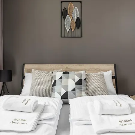 Premium New Town Private Parking Included Apartman *